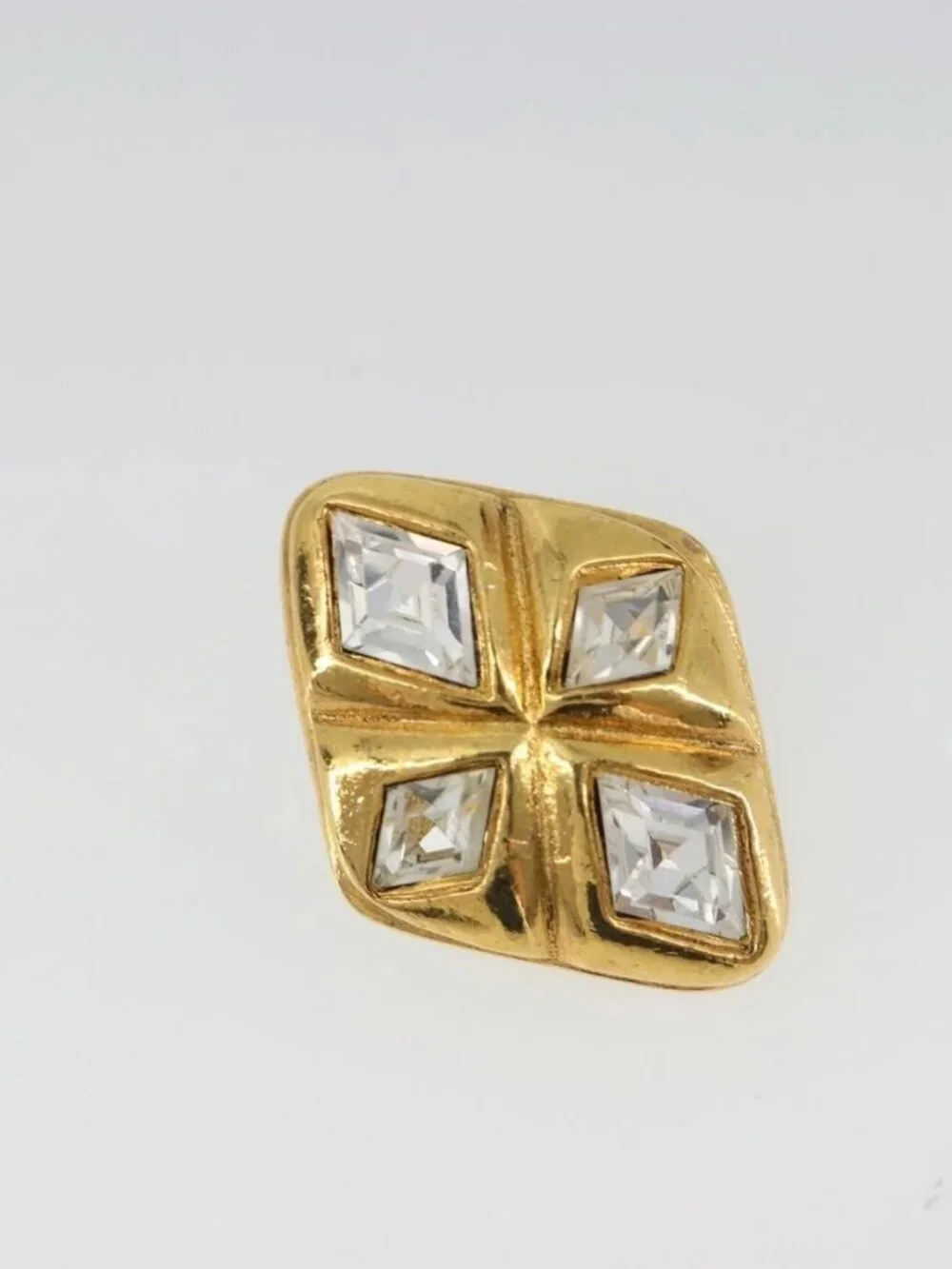 CHANEL Earring Metal Gold Tone CC Auth bs35890